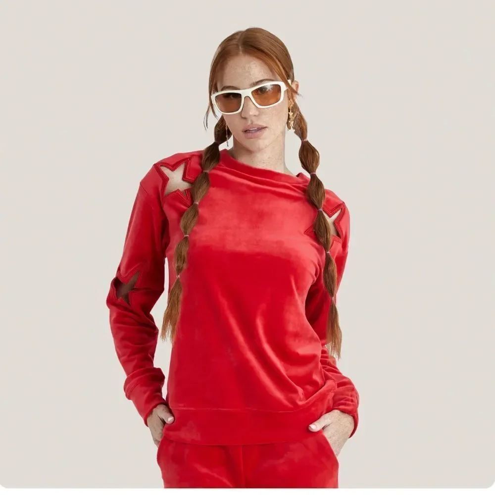 Paris Hilton The Star Crew Red Star-Embellished Velvet Tracksuit Top - Picture 2 of 11